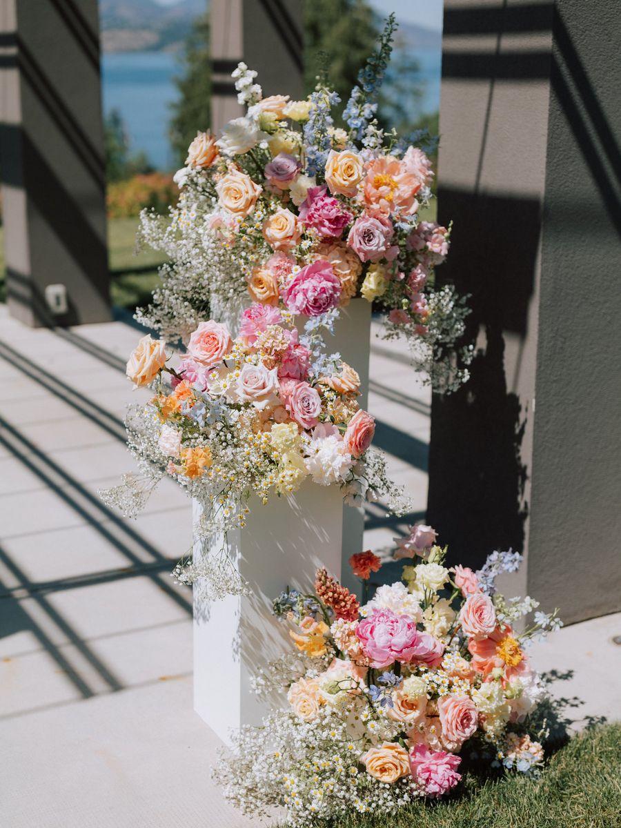 Floral pillar installation with blush and peach blooms